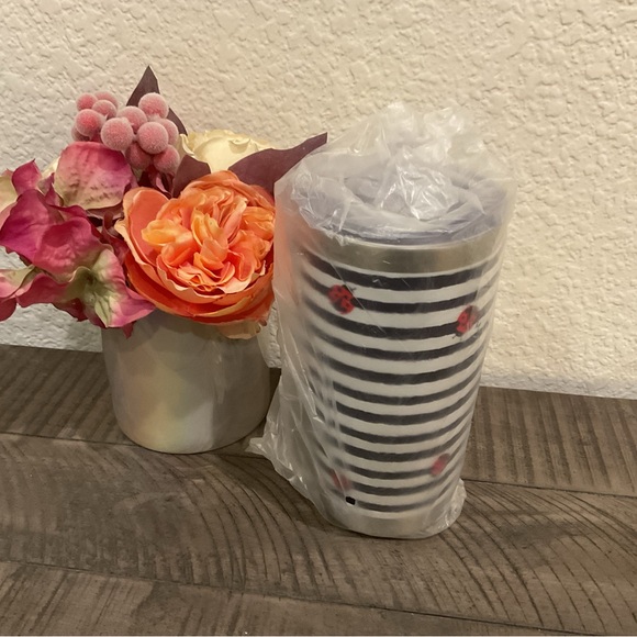 Sale! Lug Guzzle Tumbler Cup Ladybug Lane 20 OZ - Picture 6 of 6